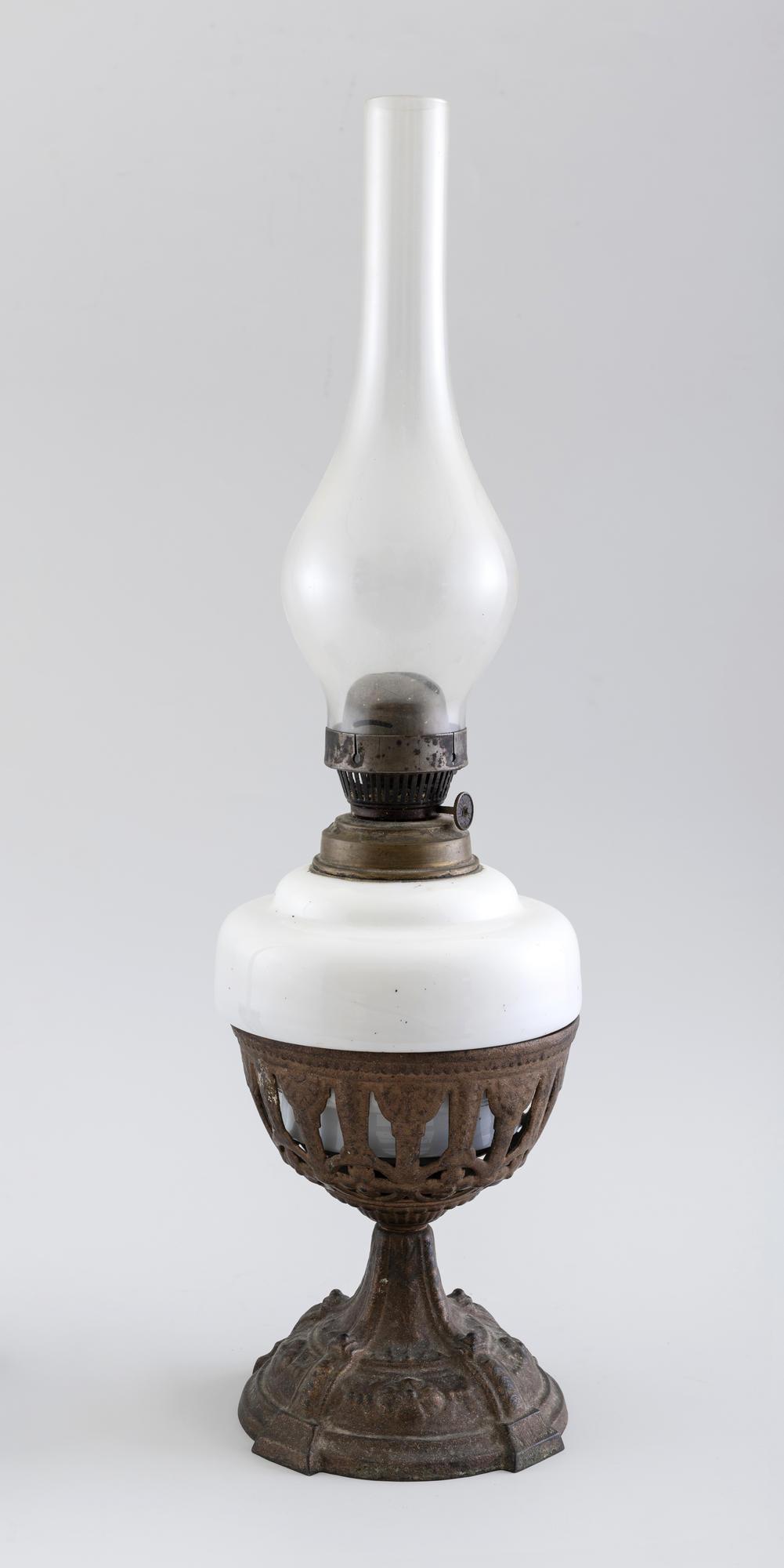 Lampa naftowa, kliknięcie na zdjęcie spowoduje jego powiększenie